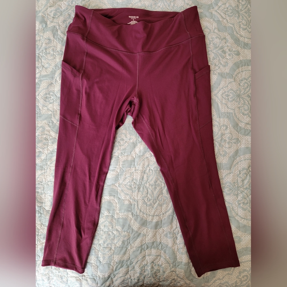 Torrid Active Cropped Leggings - Burgundy